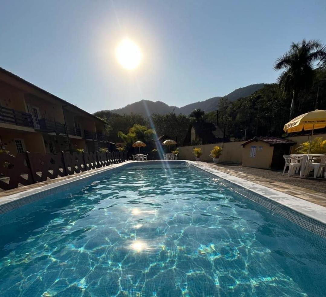 Proximo A Maranduba, Local Com Piscina Apartamento