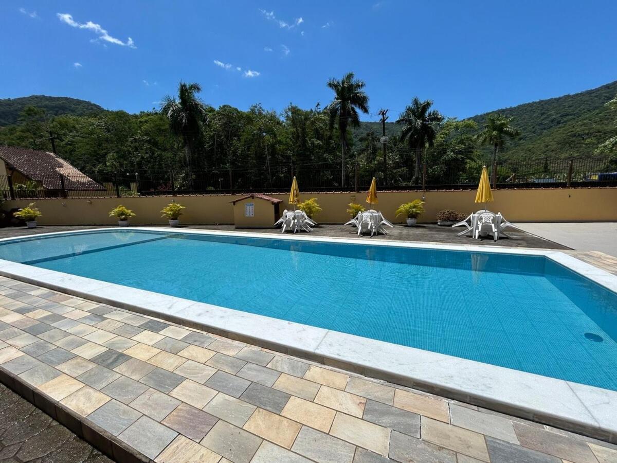 Proximo A Maranduba, Local Com Piscina Apartamento