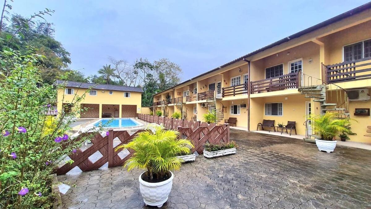 Proximo A Maranduba, Local Com Piscina Apartamento