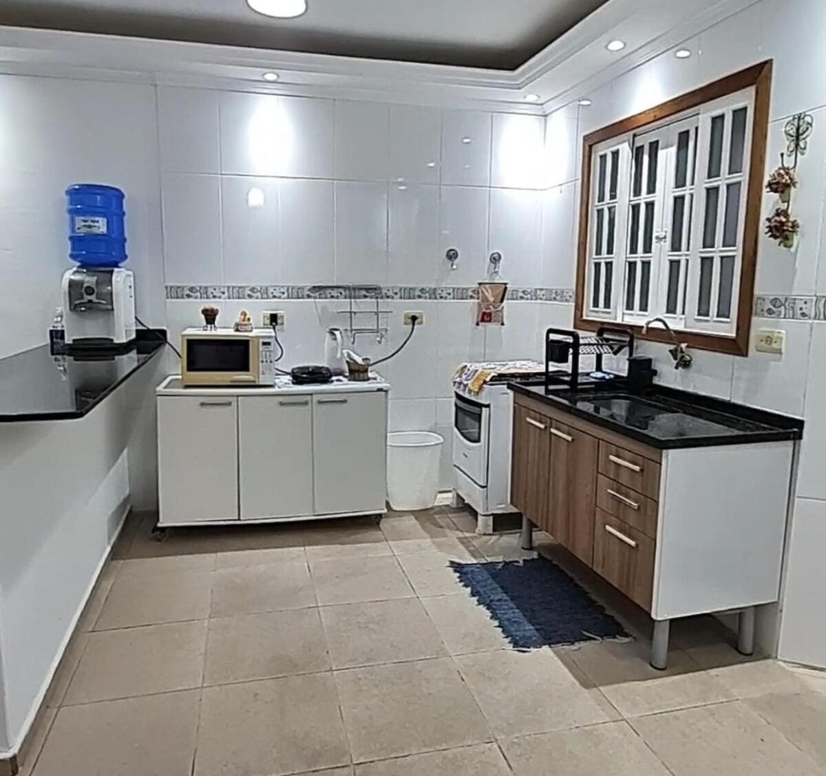 Proximo A Maranduba, Local Com Piscina