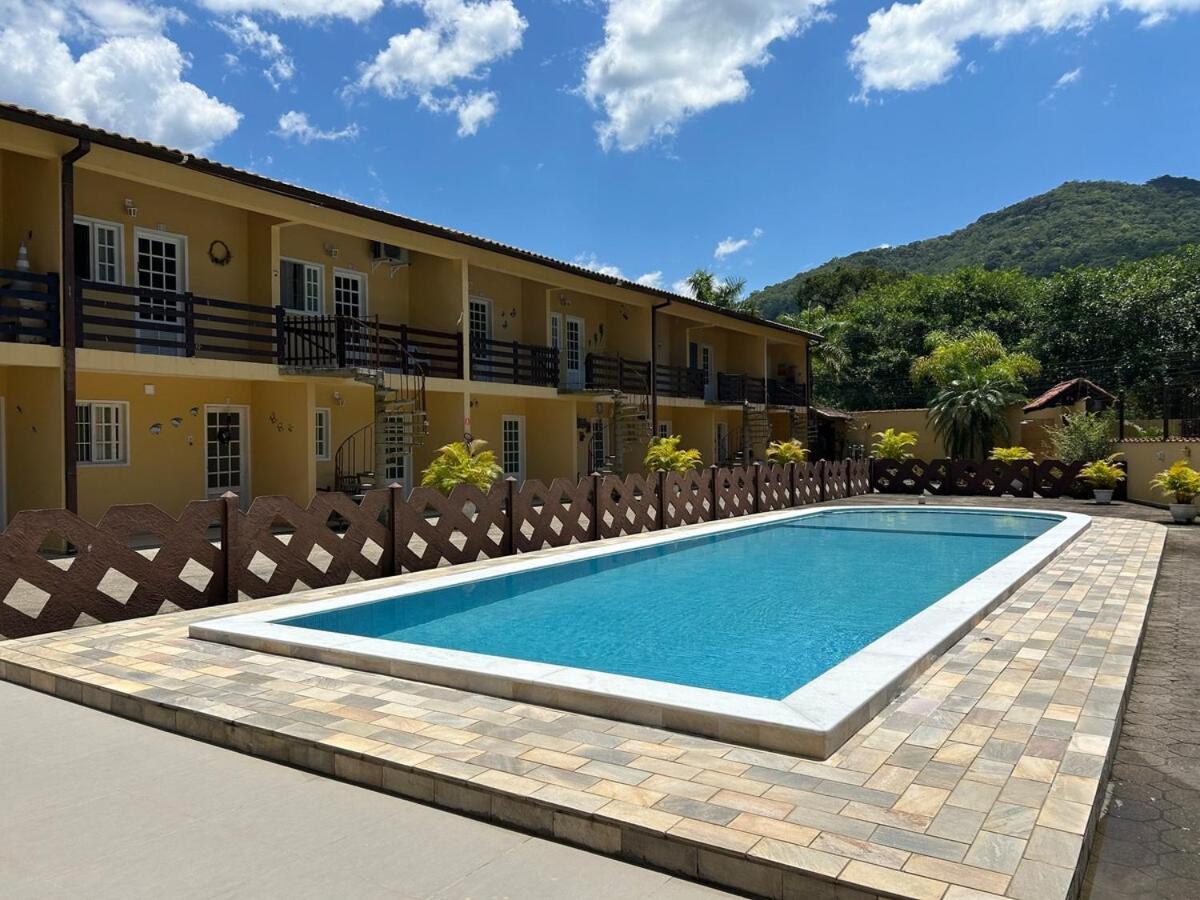 Proximo A Maranduba, Local Com Piscina Apartamento *